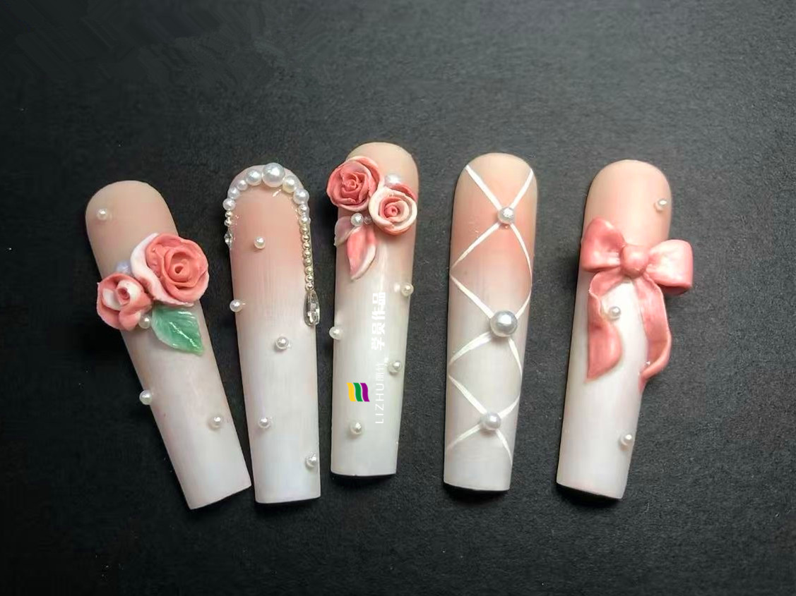 珍珠玫瑰雕花美甲，十几岁学美业作品