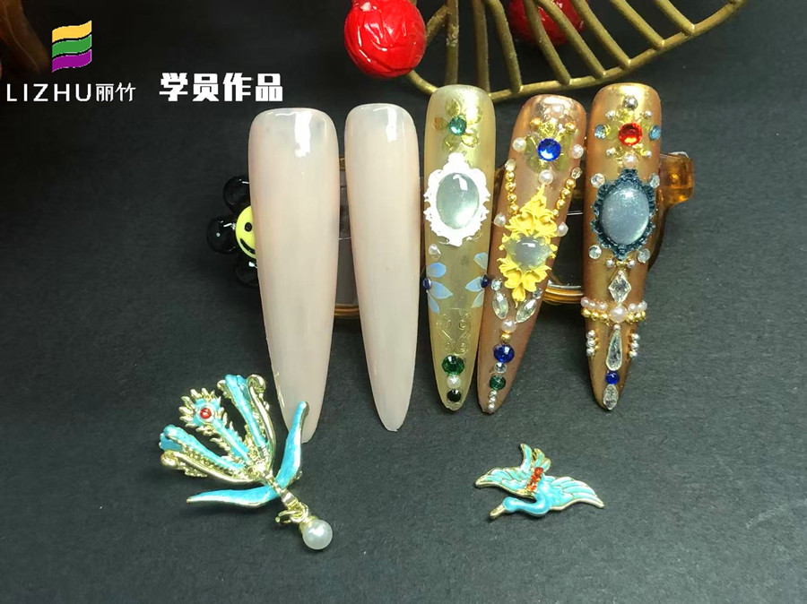 南宁教美甲零基础作品：复古宫廷美甲